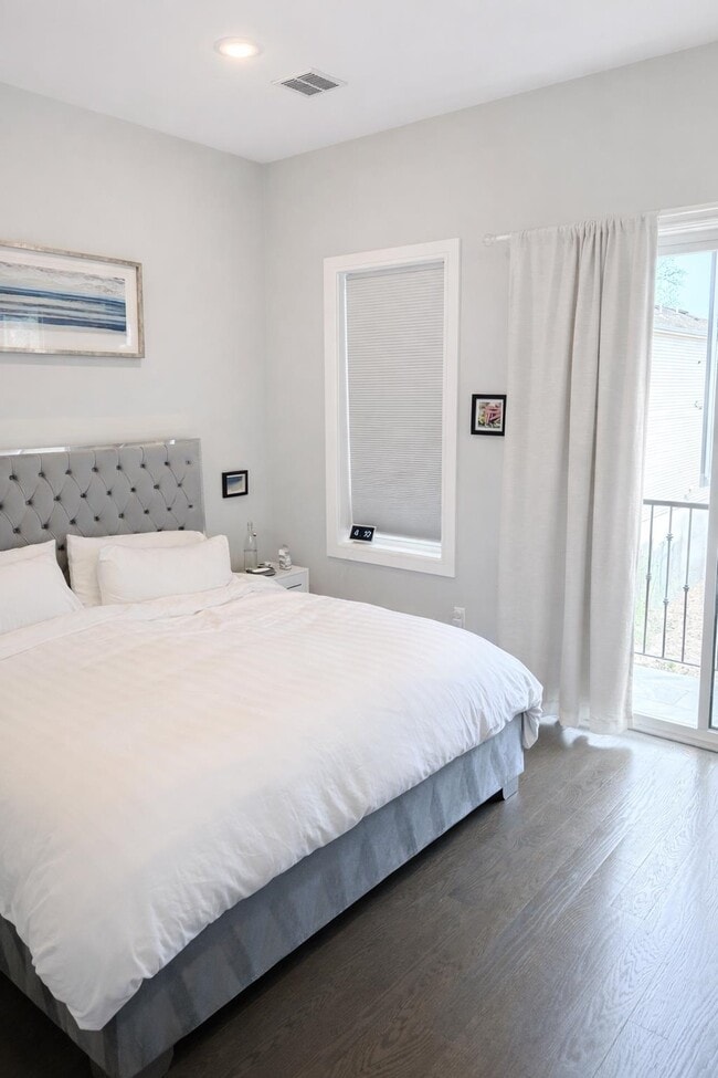 Building Photo - 192 Congress St