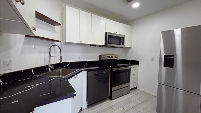 Building Photo - 11806 E Galwan Cir