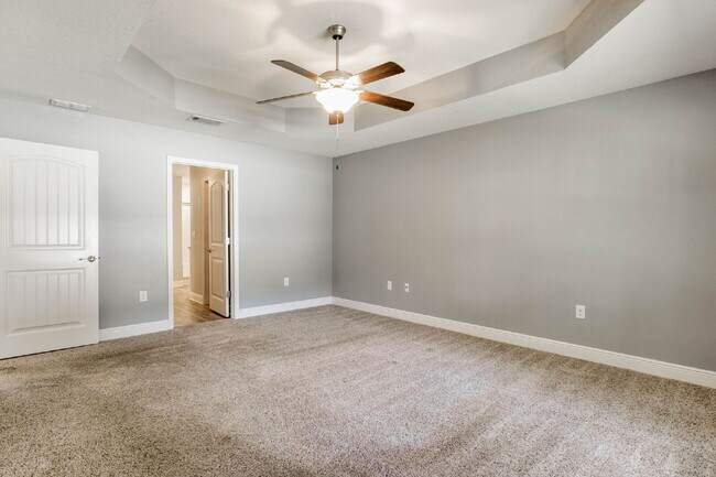 Building Photo - Spacious 4-Bedroom / 3 Bathroom + Office c...
