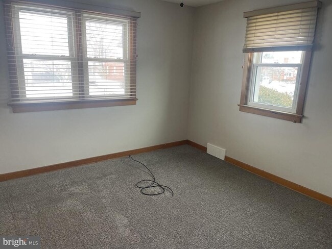 Building Photo - 5017 Mauretania Ave