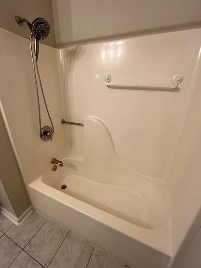 Building Photo - 2 Bedroom 1 Bath Upstairs Condo with MANY upgrades in Hunters Chase