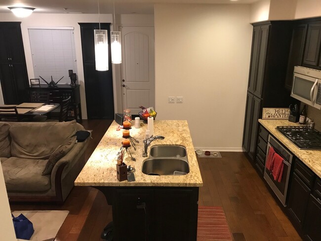 Building Photo - 3bed/2.5bath in Aliso Viejo! Newer Condo, ...