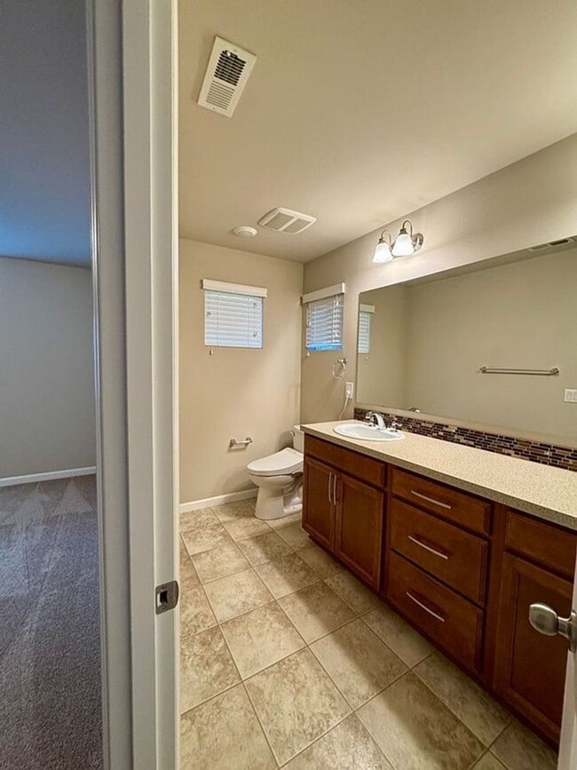 Building Photo - Air Conditioned Beautiful Home in Lynnwood