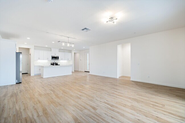 Building Photo - 49211 Garland St