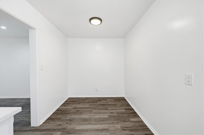 Building Photo - 4264 W Broadway