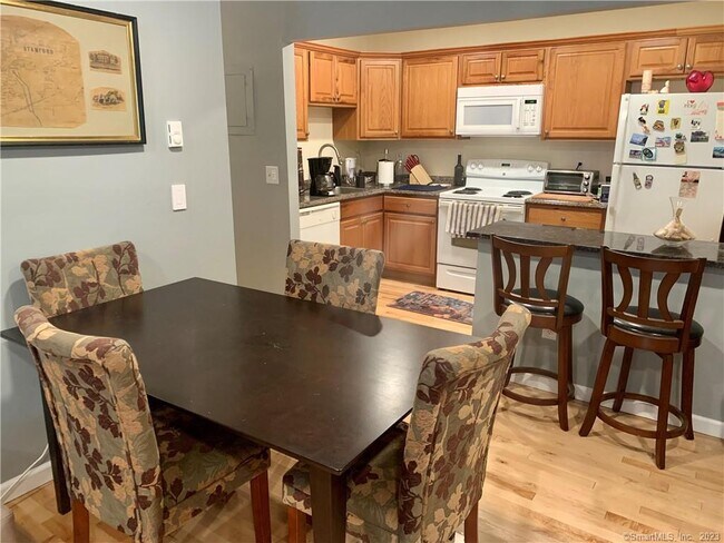 Building Photo - 3004 Madison Ave