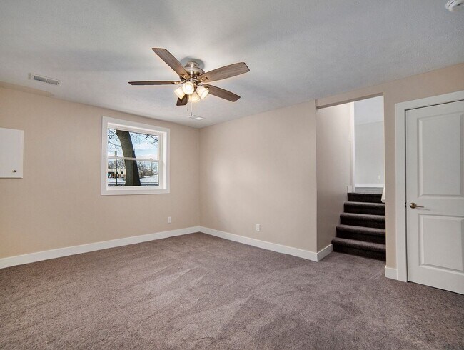 Building Photo - 556/558 Quarterline