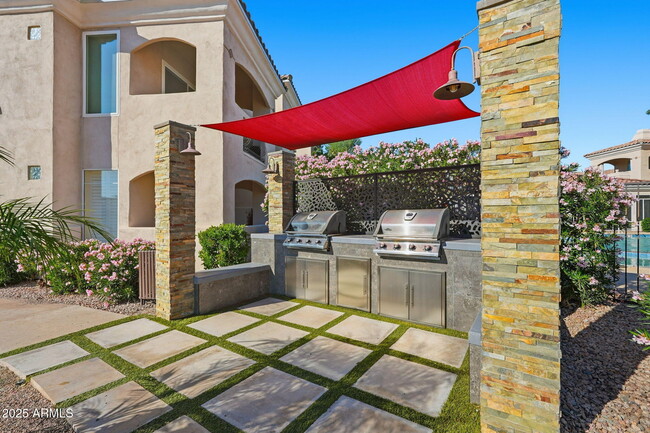 Building Photo - 1747 E Northern Ave