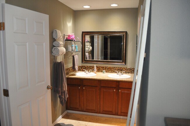 Building Photo - LEMON GROVE 3BR/2BA SINGLE FAMILY DETACHED...