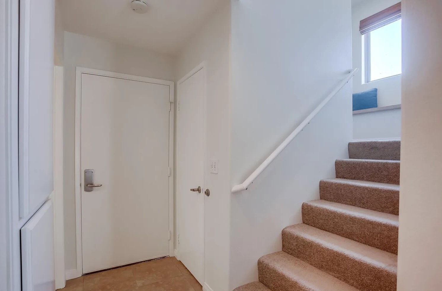 Building Photo - 803 El Carmel Pl