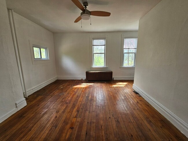 Building Photo - 2 bedroom Cozy Bungalow in Etna!