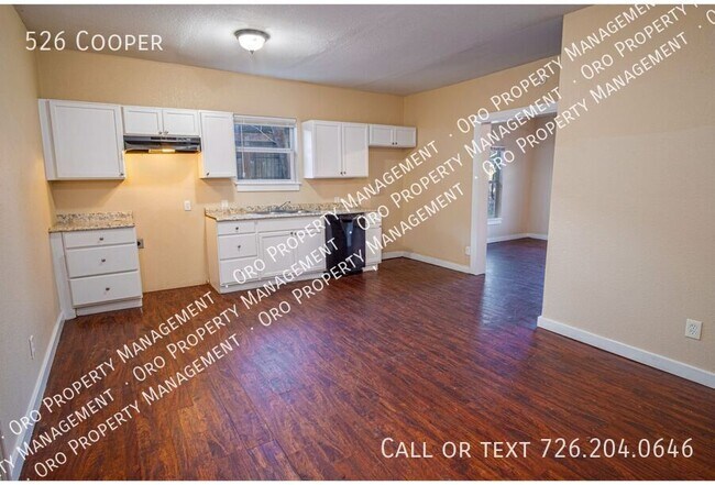Building Photo - 526 Cooper-