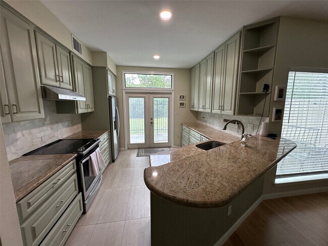 Building Photo - 9400 Doliver Dr