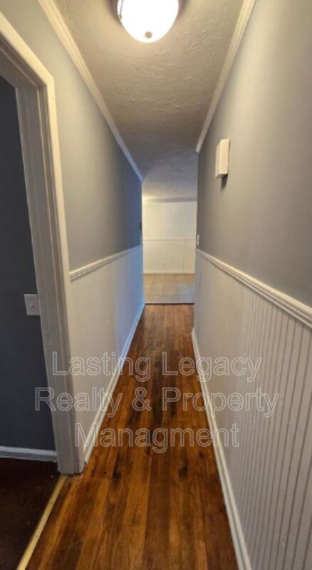 Building Photo - 113 25th St