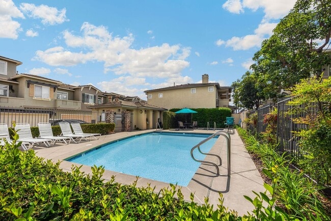 Building Photo - Adorable 2 Story 3 Bed 3 Bath Condo Gated Community