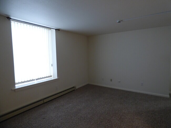 Building Photo - 1000 Fountain Terrace Dr