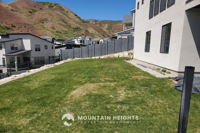 Building Photo - 5615 Valley View Rd