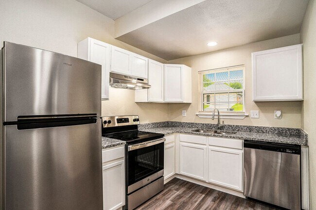 Building Photo - Updated 3/1 with Granite Counter Tops and Refrigerator Included!