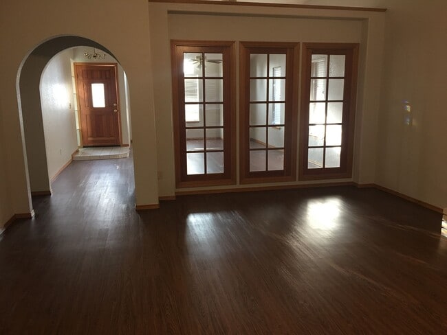 Building Photo - 410 E Wilson Ave