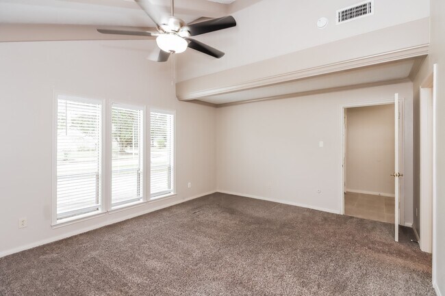 Building Photo - 1403 Diana Ct