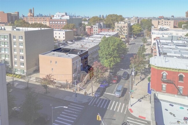 Building Photo - 380 Saratoga Ave