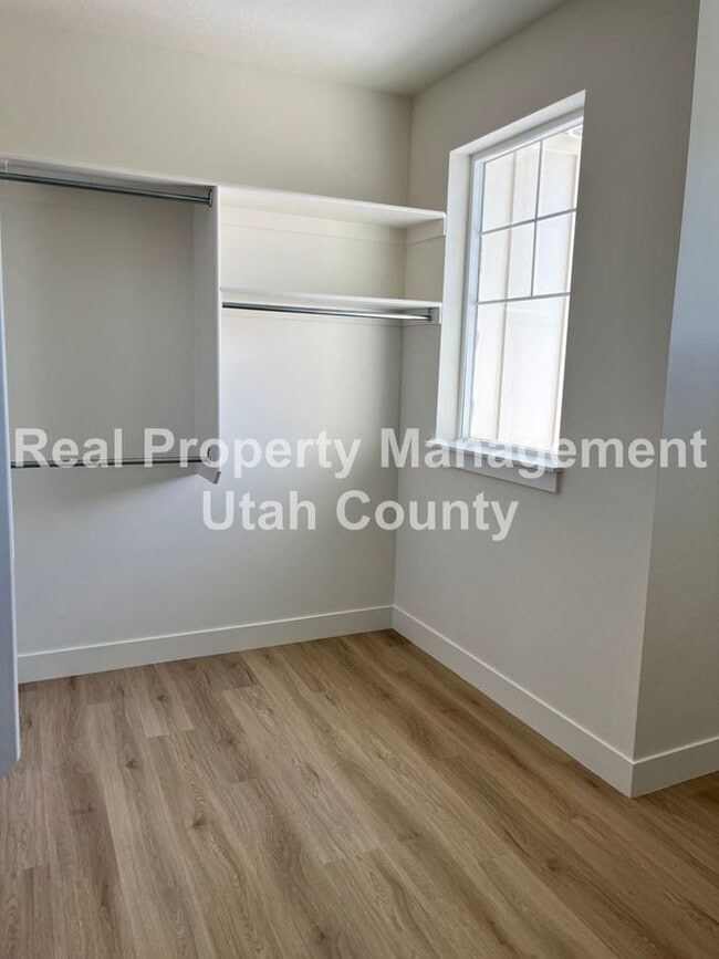 Building Photo - 2425 Orchard Cir