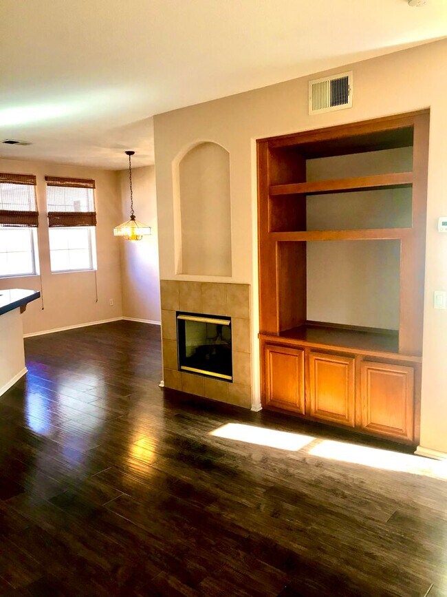 Building Photo - 2-bed 2.5 bath townhome in Cascada (Rancho...