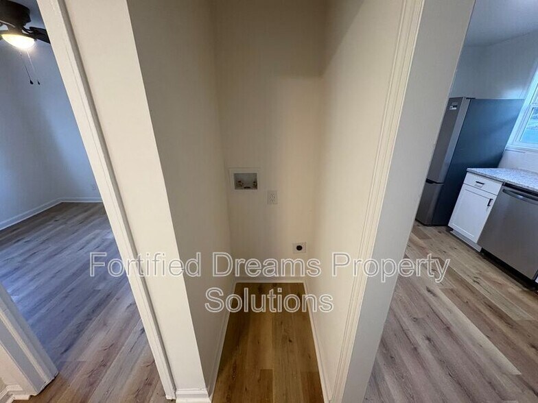 Building Photo - 1702 J Ave