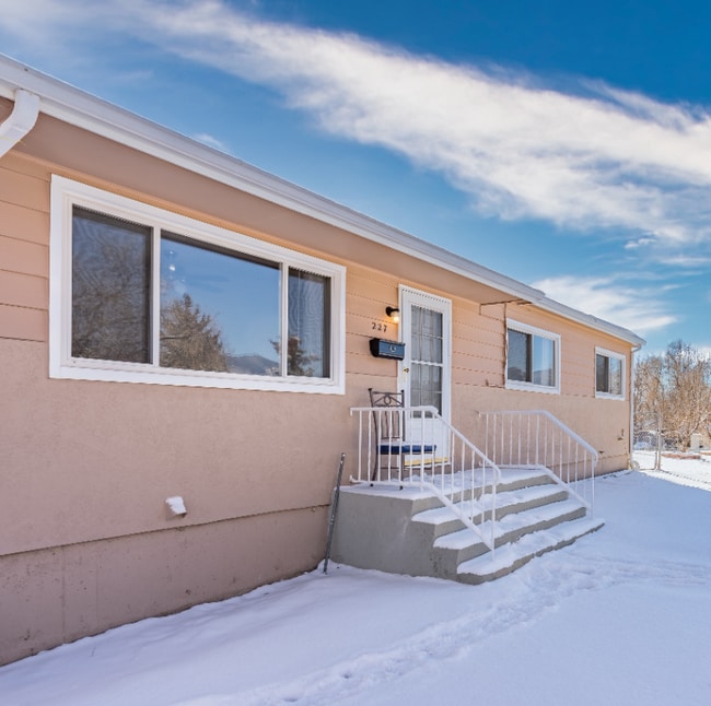 Primary Photo - 227 S Prospect St