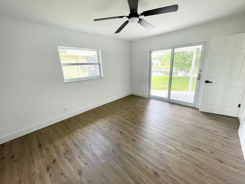 Building Photo - 6606 NW 95th Ave