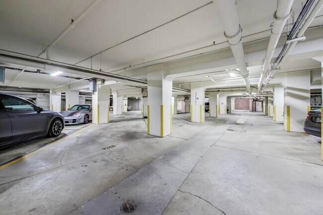 Building Photo - 360 W Illinois St
