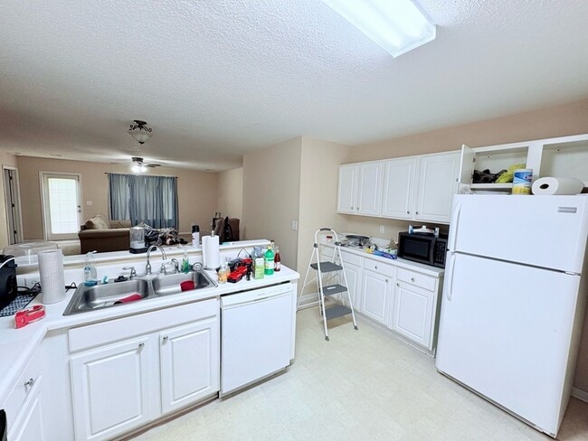 Building Photo - 504 Kingsman Ln