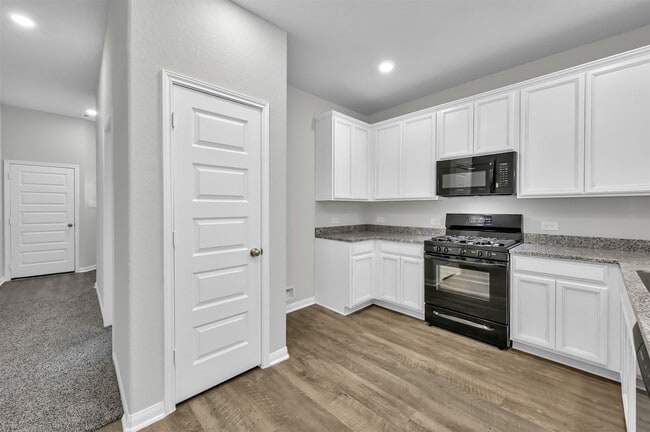 Building Photo - 14733 Pinion Ct