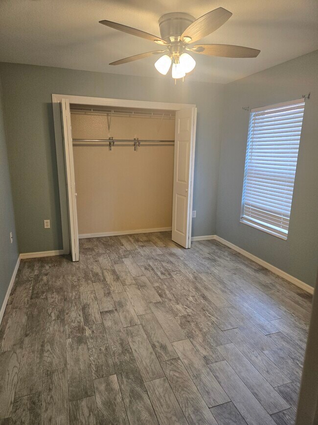Building Photo - 1708