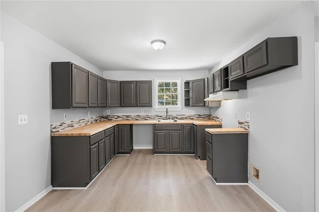 Building Photo - 12925 Bonnievale Dr N