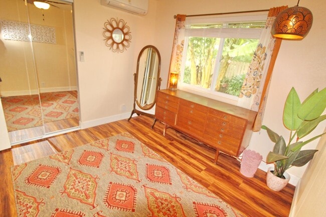 Building Photo - Stand-alone, Remodeled, Tastefully Furnished and Decorated 3Bed/2Bath Home in Southpointe with a ...