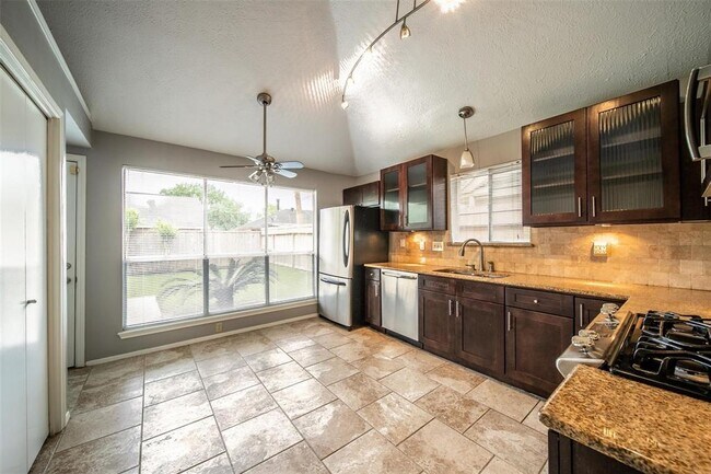 Building Photo - 2903 Avanti Dr