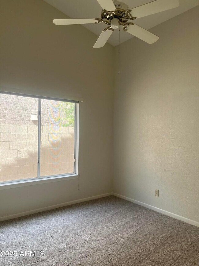 Building Photo - 9440 E Palm Tree Dr