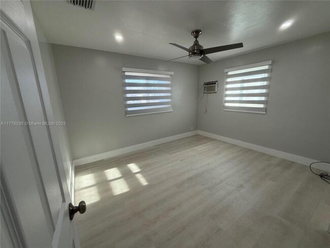 Building Photo - 2 bedroom in Hollywood FL 33023