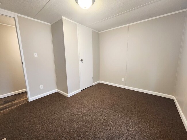 Building Photo - 2 Bedroom Mobile Home Close to Wren