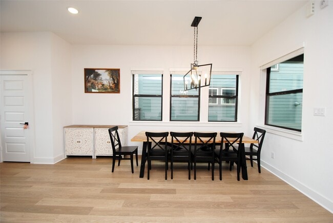 Building Photo - 18643 Parkland Row Dr