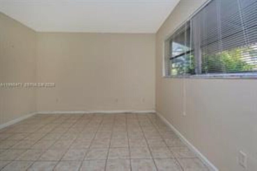 Building Photo - 2101 NE 68th St