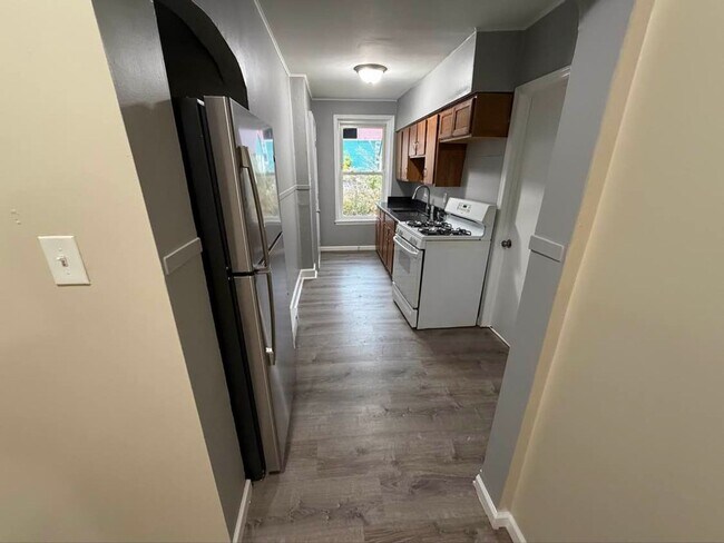 Building Photo - Gorgeous 1-bedroom, First floor! Apartment in quiet Pittsfield Street