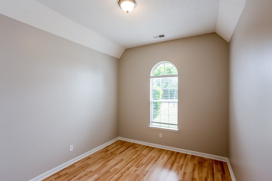 Building Photo - 9186 Tahoe Dr