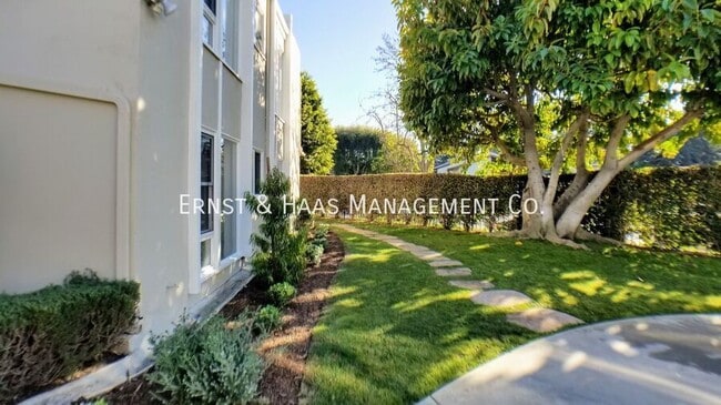 Building Photo - 3690 Country Club Dr