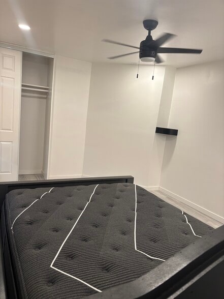 Building Photo - 1550 N Cypress Ave