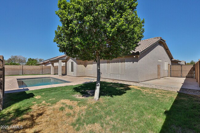 Building Photo - 13337 W Cottonwood St