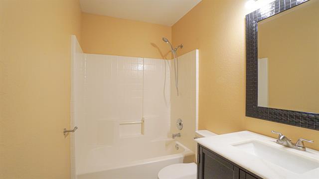 Building Photo - 2110 Rose May Dr