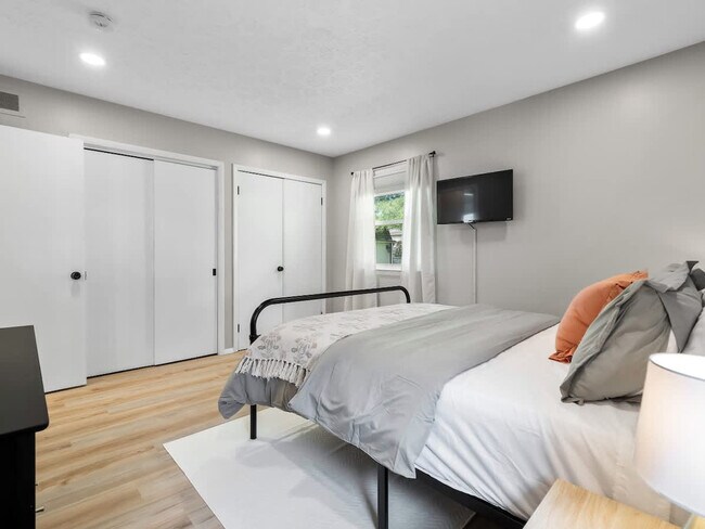 Building Photo - 291 Hunter Ave