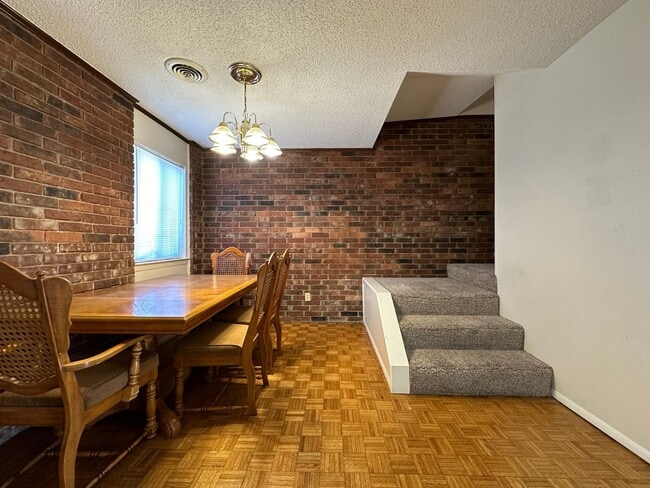 Building Photo - * Move-In Special * * Water Paid ; Washer/...